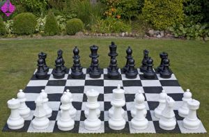 Garden chess set of pieces